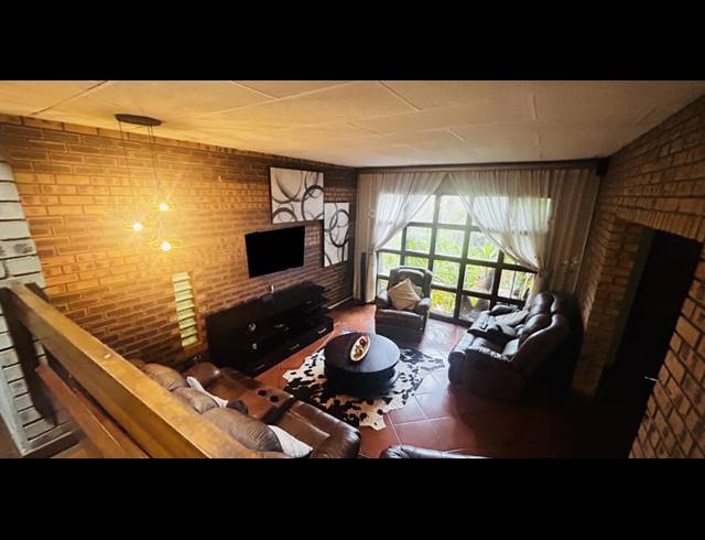 4 BEDROOM HOUSE FOR SALE IN GLENVISTA